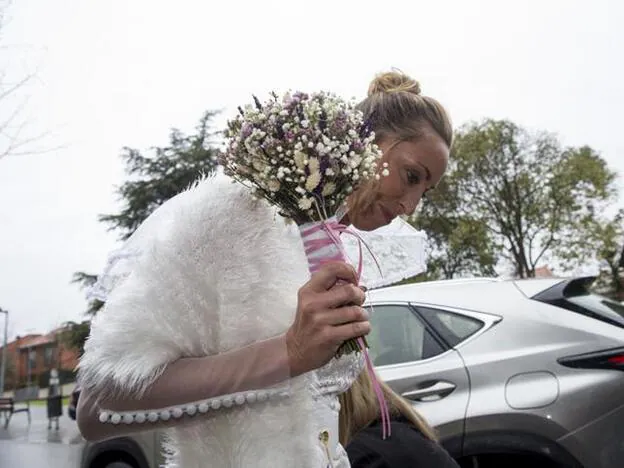 Gemma Mengual luce transparencias en el día de su boda./gtres