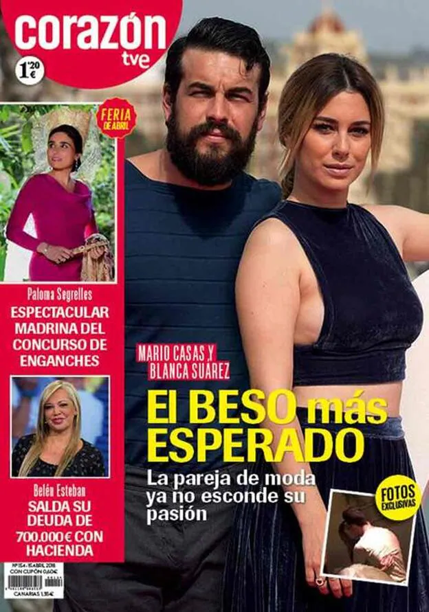 El esperado beso entre Mario Casas y Blanca Suárez, portada de 'Corazón'./'corazón.