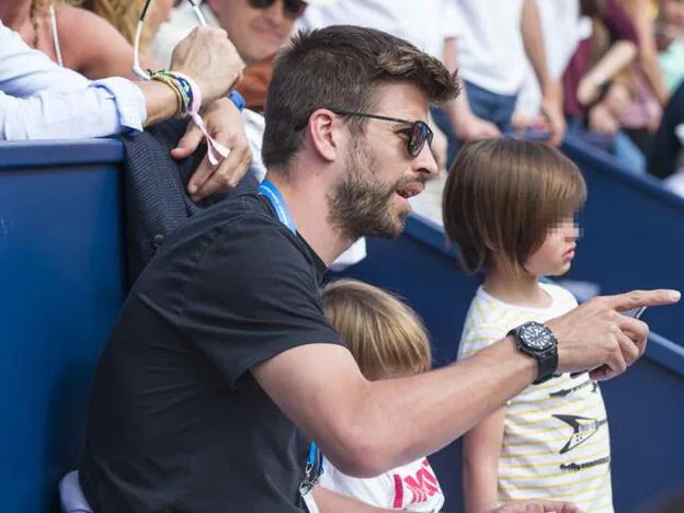 El futbolista con sus hijos, Milan y Sasha./gtres