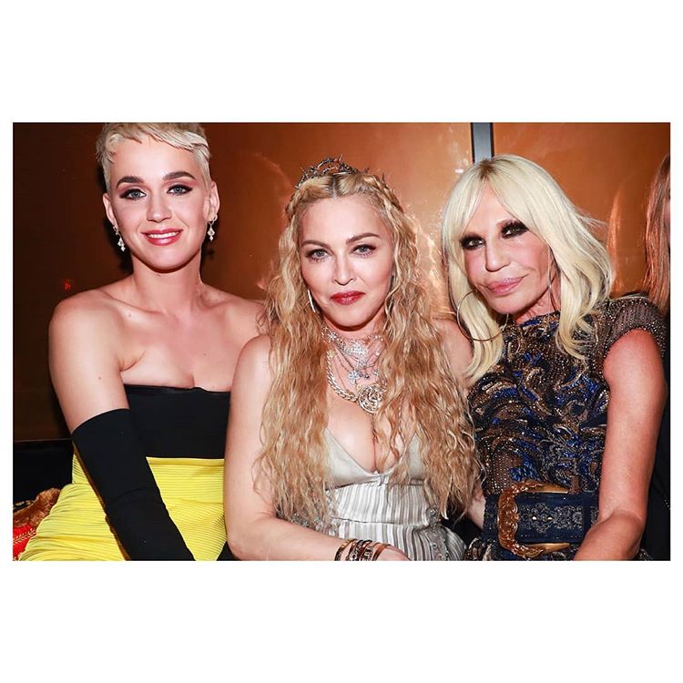 Cambio de 'look' de las famosas en las fiestas post Gala Met: Katy Perry, Madonna y Donatella Versace