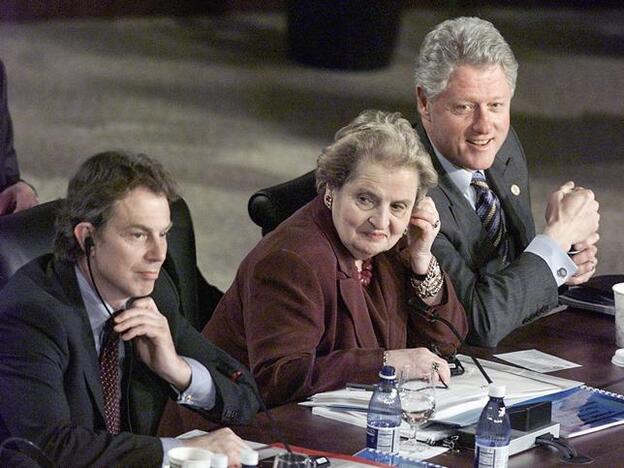 Madeleine Albright junto a Blair y Clinton (1999), en la cumbre del 50 aniversario de la OTAN