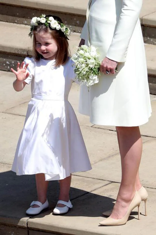 La princesa Charlotte saluda en la boda de su tío el príncipe Harry con Meghan Markle./gtres.
