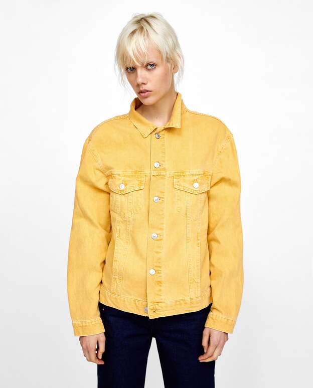 Llega la nueva chaqueta amarilla Mujer