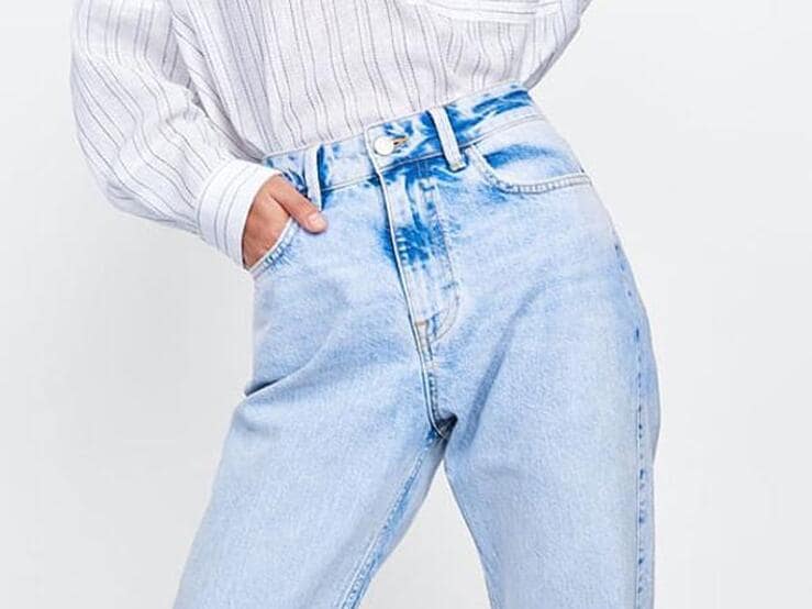 Los pantalones 'low cost' estilo 'mom' que ya son tendencia esta primavera