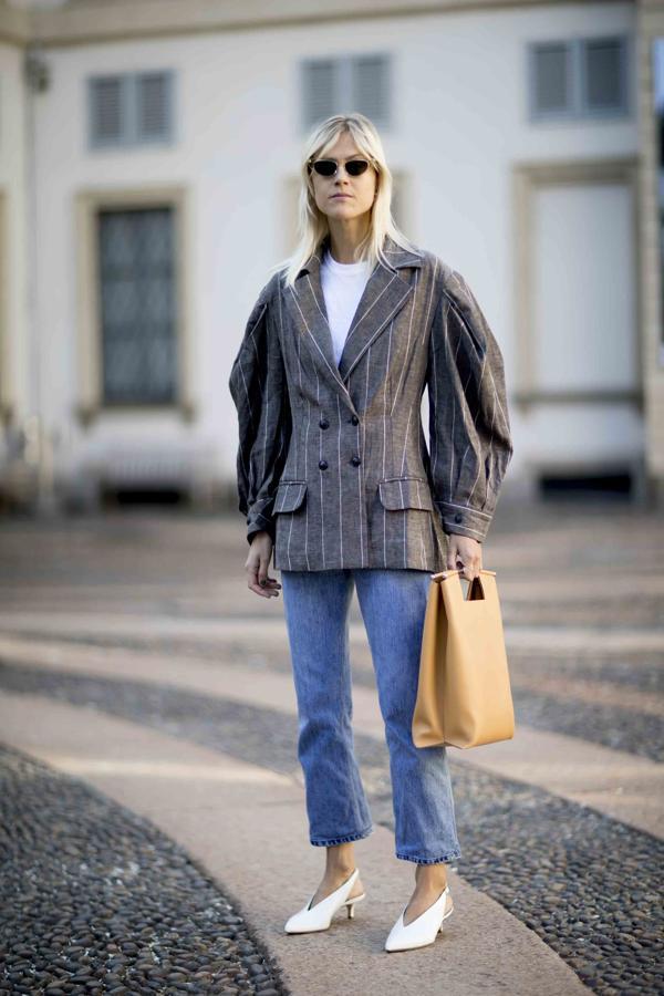 Cómo llevar una blazer según el street style.