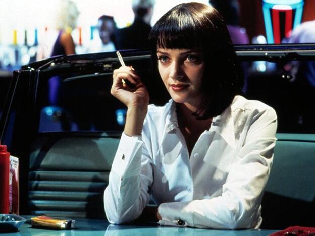 Uma Thurman fumando (una vez más) en Pulp Fiction.