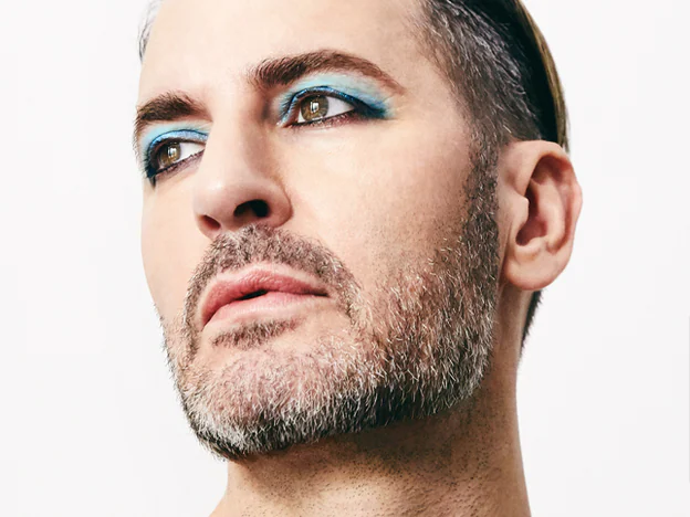 El diseñador Marc Jacobs no ha dudado en maquillrse los ojos para reivindicar los derechos del colectivo LGTB/Marc Jacobs Beauty
