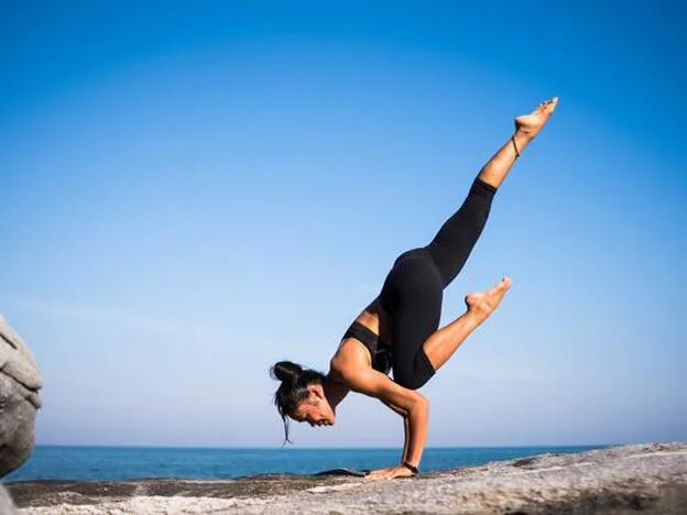 Pincha en la imagen y descubre las posturas de yoga que muestran las famosas en Instagram/pixabay