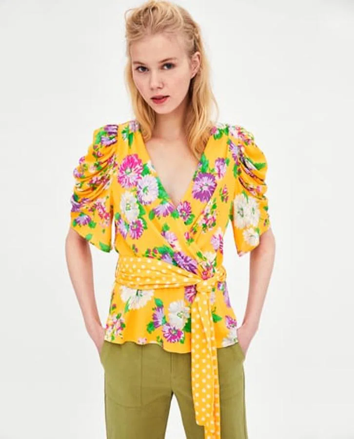Blusa con estampado floral: