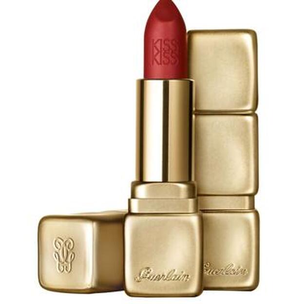 Kiss Kiss Matte en tono Hot Coral de Guerlain (37,50 €).