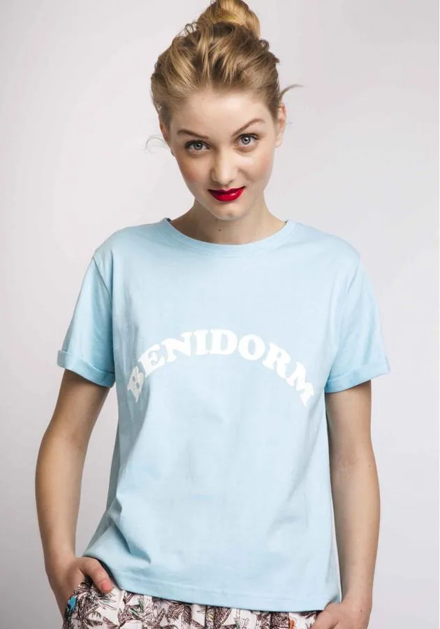 La versión 'fashion' de las camisetas 'souvenir' llega a las rebajas: Benidorm