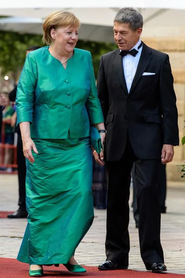Angela Merkel y su marido, Joachim Sauer el pasado 25 de julio en la apertura de un festival de música clásica./gtres