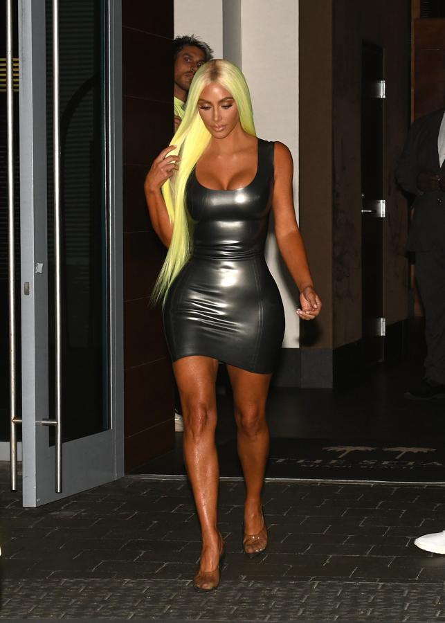 ¿Cuál es el look más hortera de Kim Kardashian este verano?