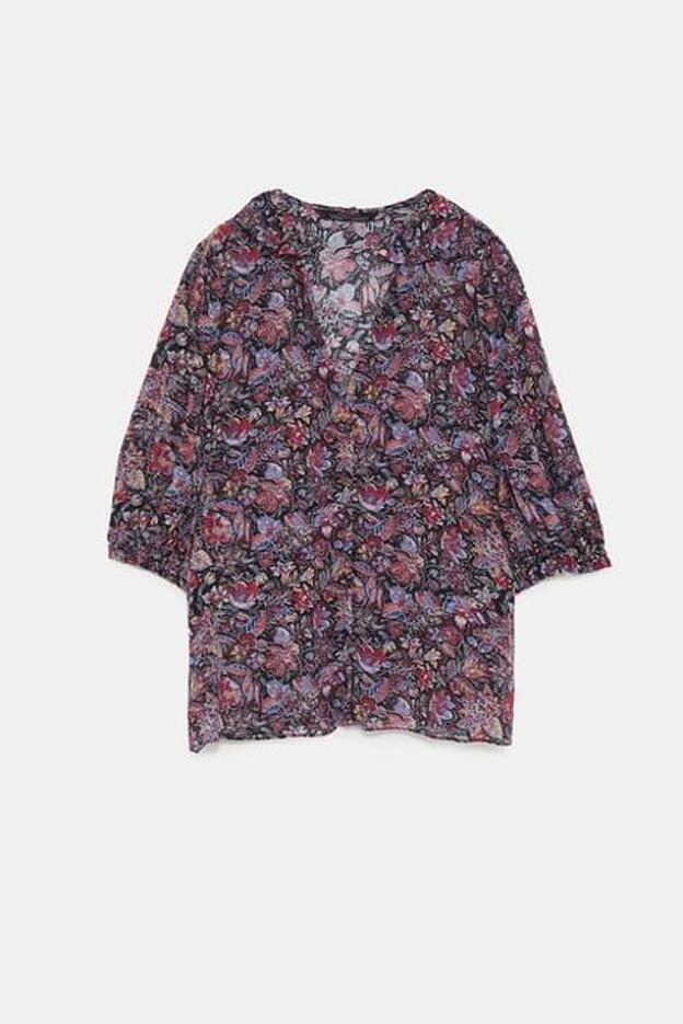 Blusa con estampado floral, 29,95 euros.