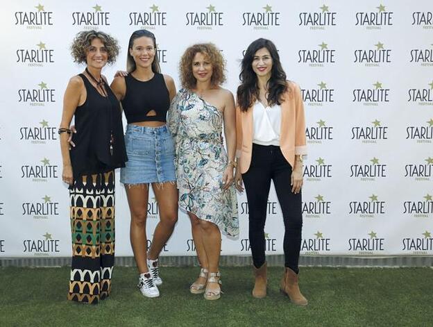 Ana García Lozano con Lorena Gómez, Vicky Larraz y Marilia.