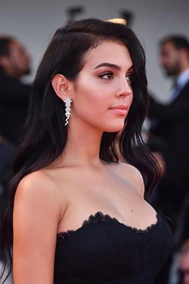 Georgina posando ante los medios en la Mostra de Venezia 2018./instagram.