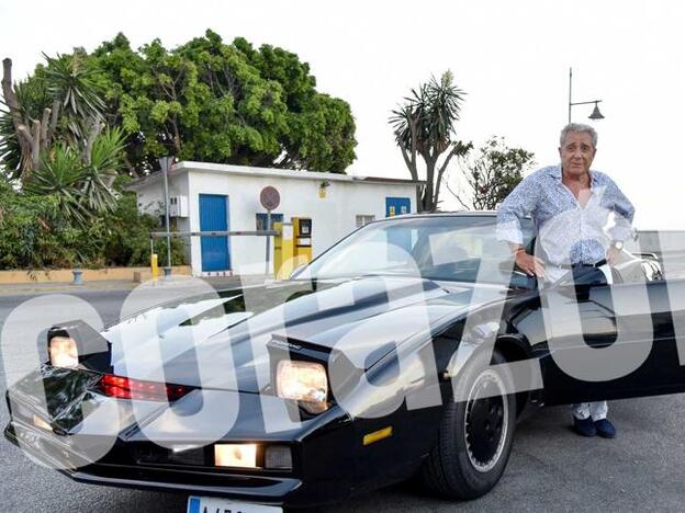 Andrés Pajares abriendo la puerta de Kii, El coche fantástico./lagencia.