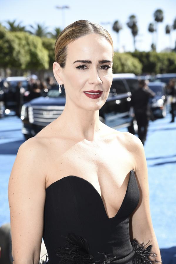 Lo mejor de la belleza de los Emmy 2018: Sarah Paulson