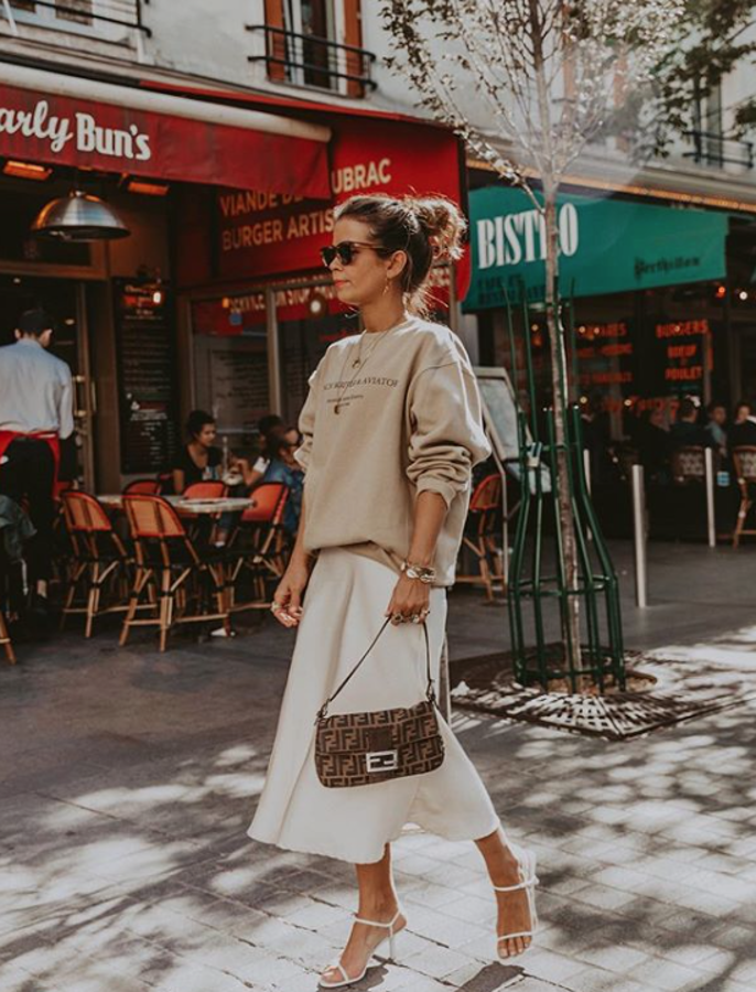 Este look de Sara Escudero nos inspira para esos días que no sabemos qué ponernos