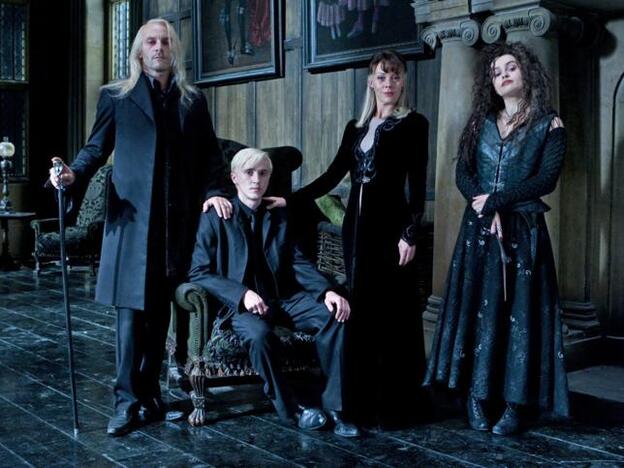 Lucius, Draco y Narcissa Malfoy con la tía Bellatrix