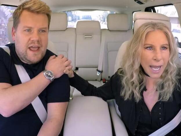 Barbra Streisand durante su visita a la sección de James Corden.