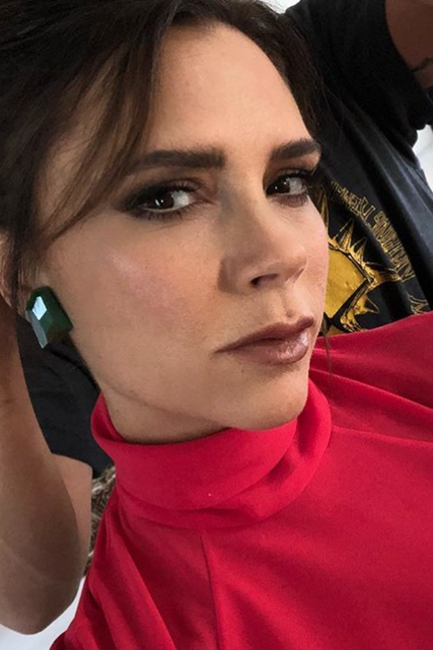 Un primerísimo primer plano de Victoria Beckham..