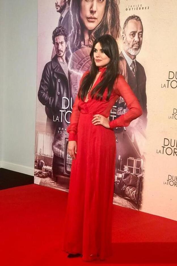 Adriana Ugarte en la premiere de "Durante la Tormenta"