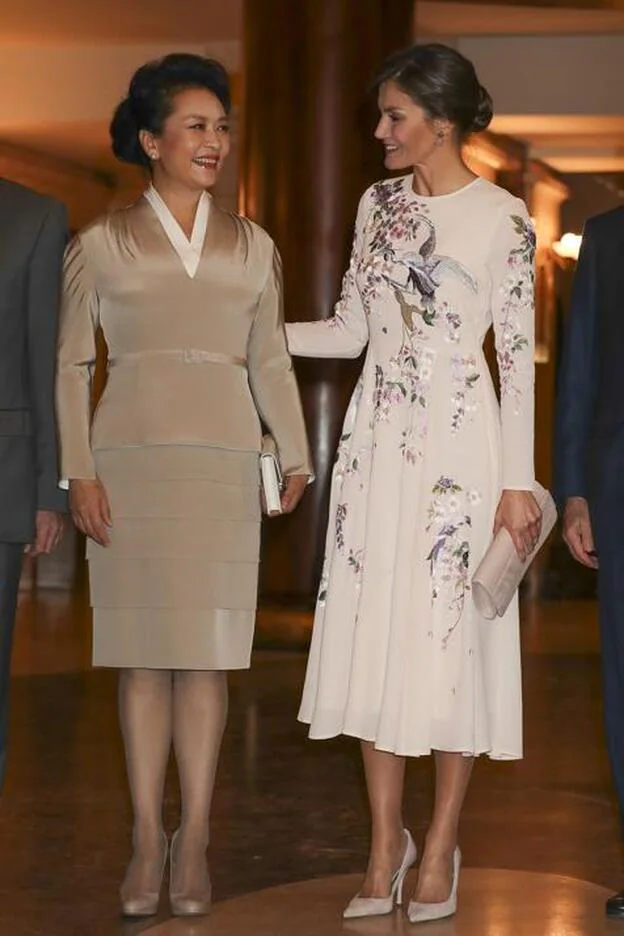 El guiño de estilo de Letizia a Primera Dama China con un vestido de menos de 100 euros | Mujer Hoy