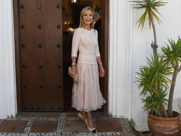 Carmen Lomana copia a la Reina Letizia su vestido del día de la Hispanidad  | Mujer Hoy