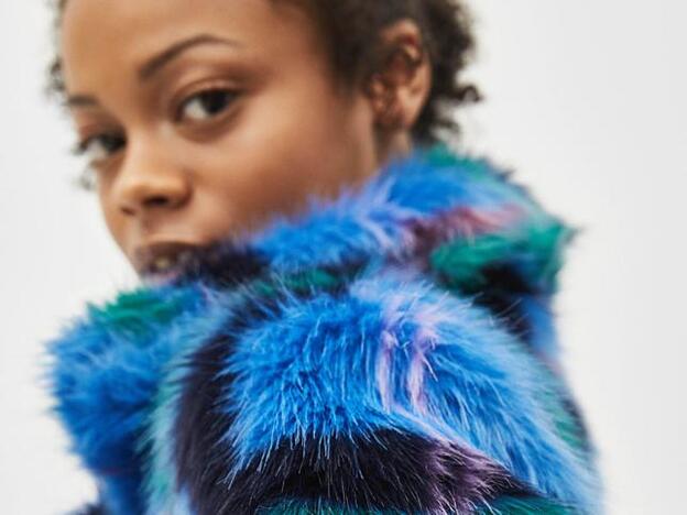 El abrigo de pelo que salvará todos tus looks este en Bershka | Mujer Hoy
