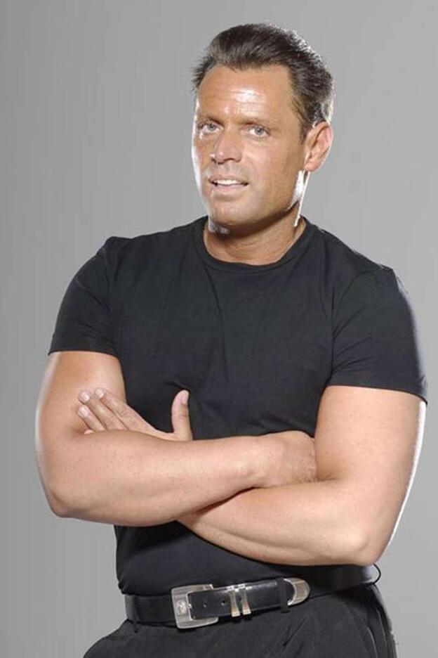 El argentino Andrés Rey es el doble de Luis Miguel.