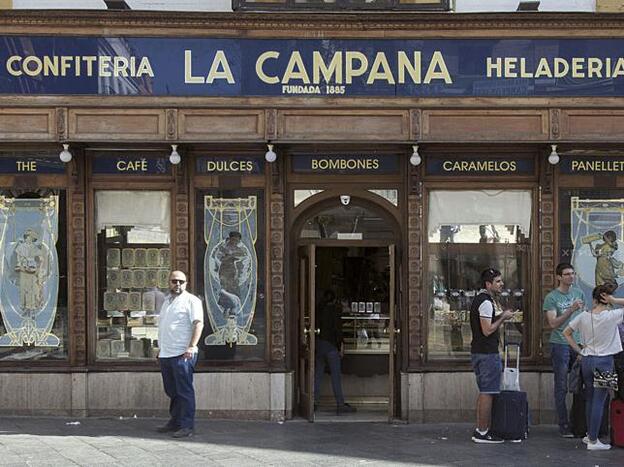 La fachada de La Campana.