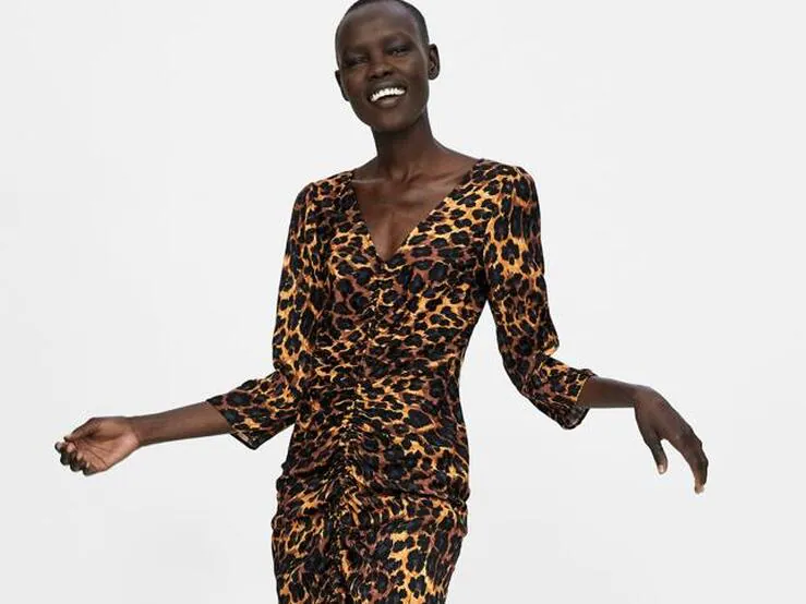 Teoría establecida ventajoso seguro Fotos: 5 vestidos de las rebajas de Zara que hacen más delgada (y tienen un  detalle común) | Mujer Hoy