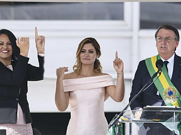 Jair y Michelle Bolsonaro durante la toma de posesión del cargo./Getty images