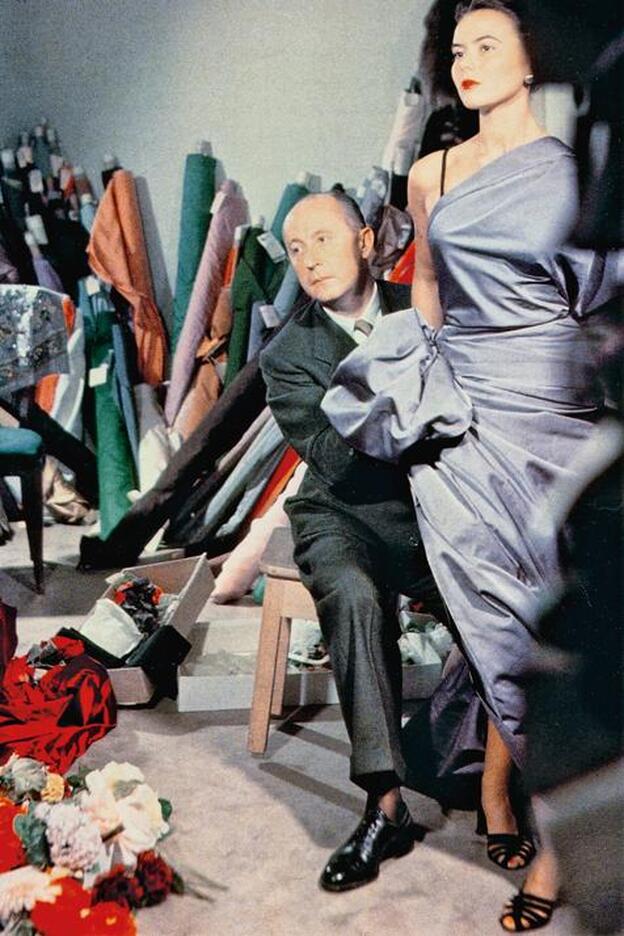 Christian Dior con la modelo Sylvie en 1948.