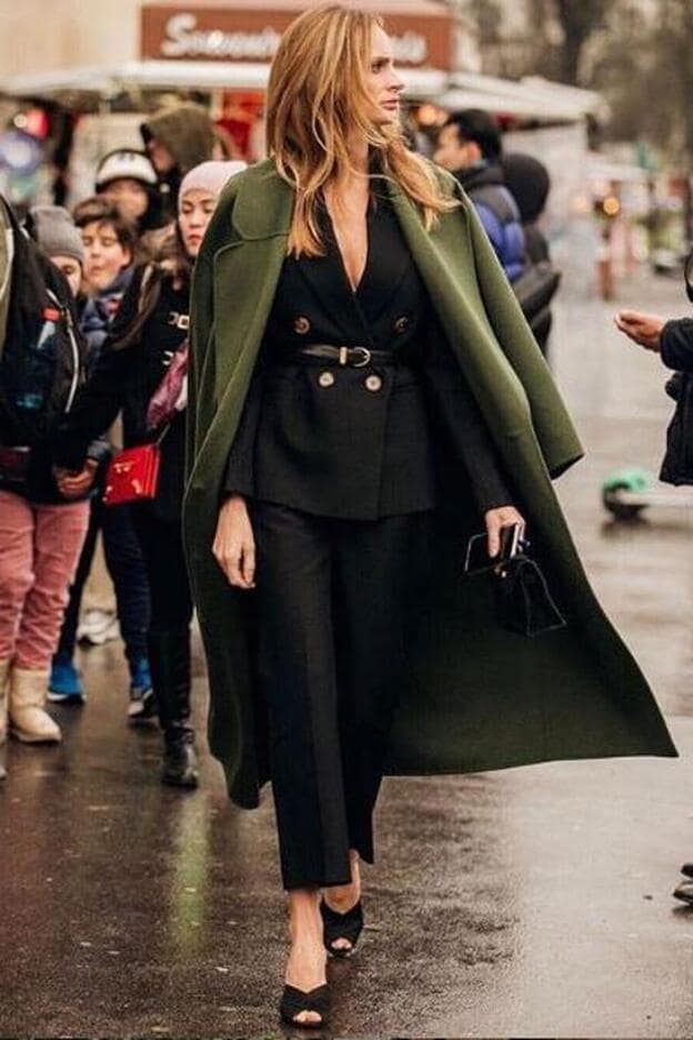 El abrigo que se lleva ahora es color verde | Mujer Hoy