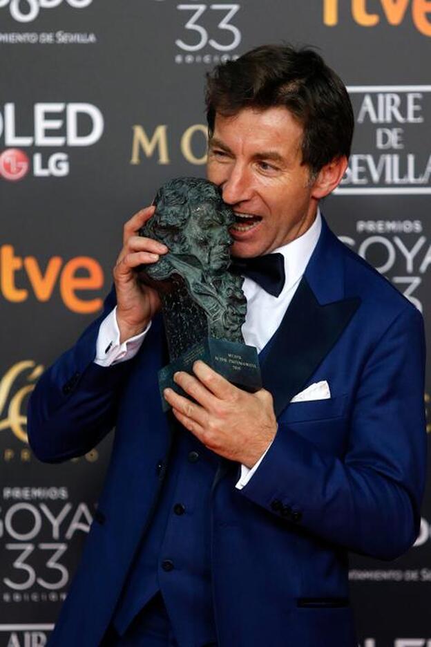 Antonio de la Torre posa con su Premio Goya por 'El reino'.