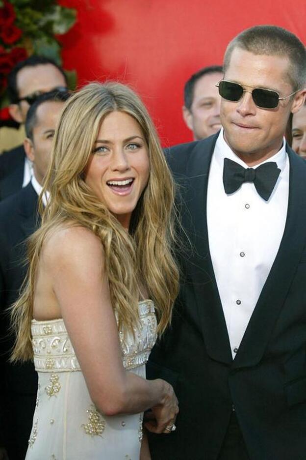 Brad Pitt y Jennifer Aniston en una imagen de 2004. Pincha sobre la foto para ver las parejas que, como ella con Justin Theroux, finalizaron una relación en 2018./cordon press.