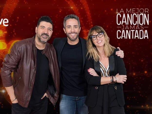 Tony Aguilar, Roberto Leal y Noemí Galera en la presentación del programa 'La mejor canción jamás cantada'./d.r.