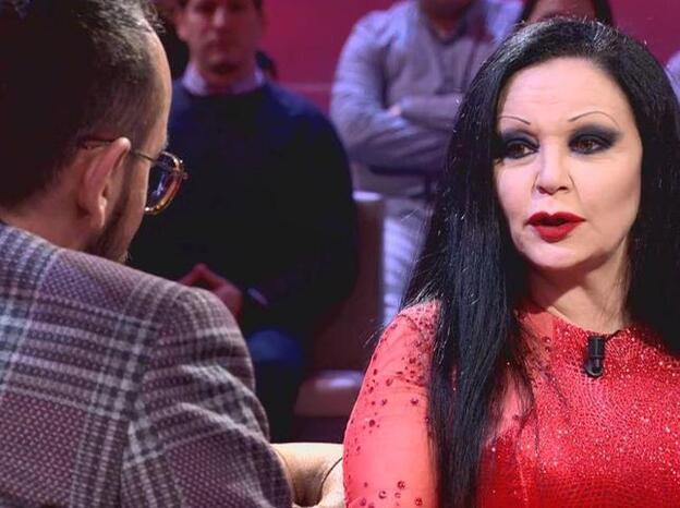 Alaska durante la entrevista con Risto Mejide en 'Chester'. Pincha sobre la foto para evr los famosos que se desnudaron en 2018./cuatro.