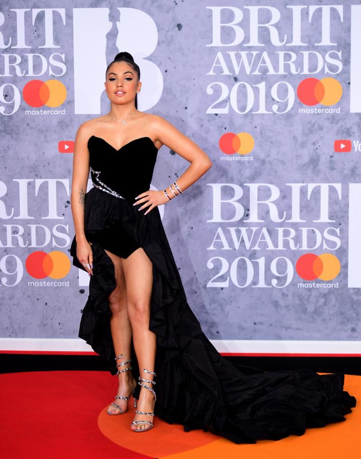 Los looks de Brit Awards 2019 que no nos importaría ver en los Oscar: Mabel