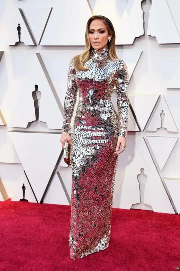 Jennifer Lopez, la nota discordante pero perfecta de la alfombra roja de  los Oscar | Mujer Hoy