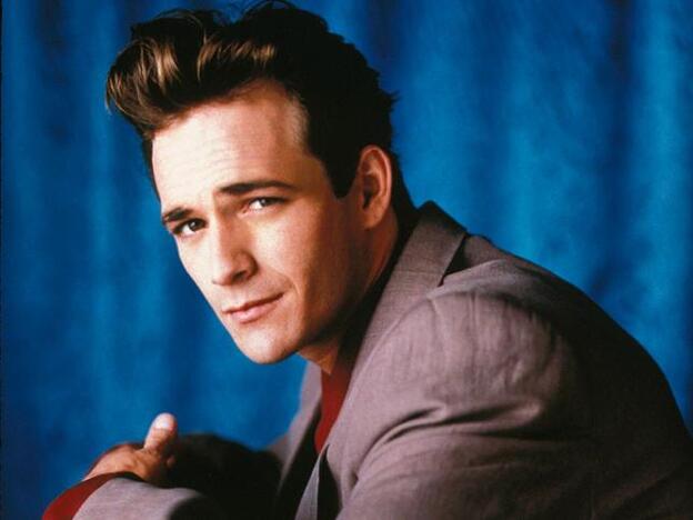 Luke Perry en una imagen promocional de 'Sensación de vivir', en los 90.