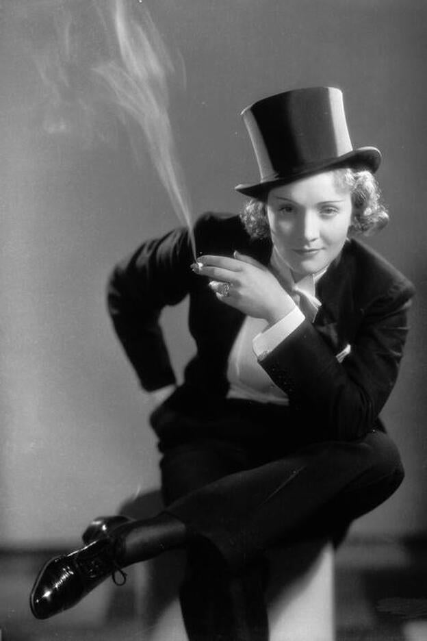 Marlene Dietrich con esmóquin para la película Marruecos (1930).