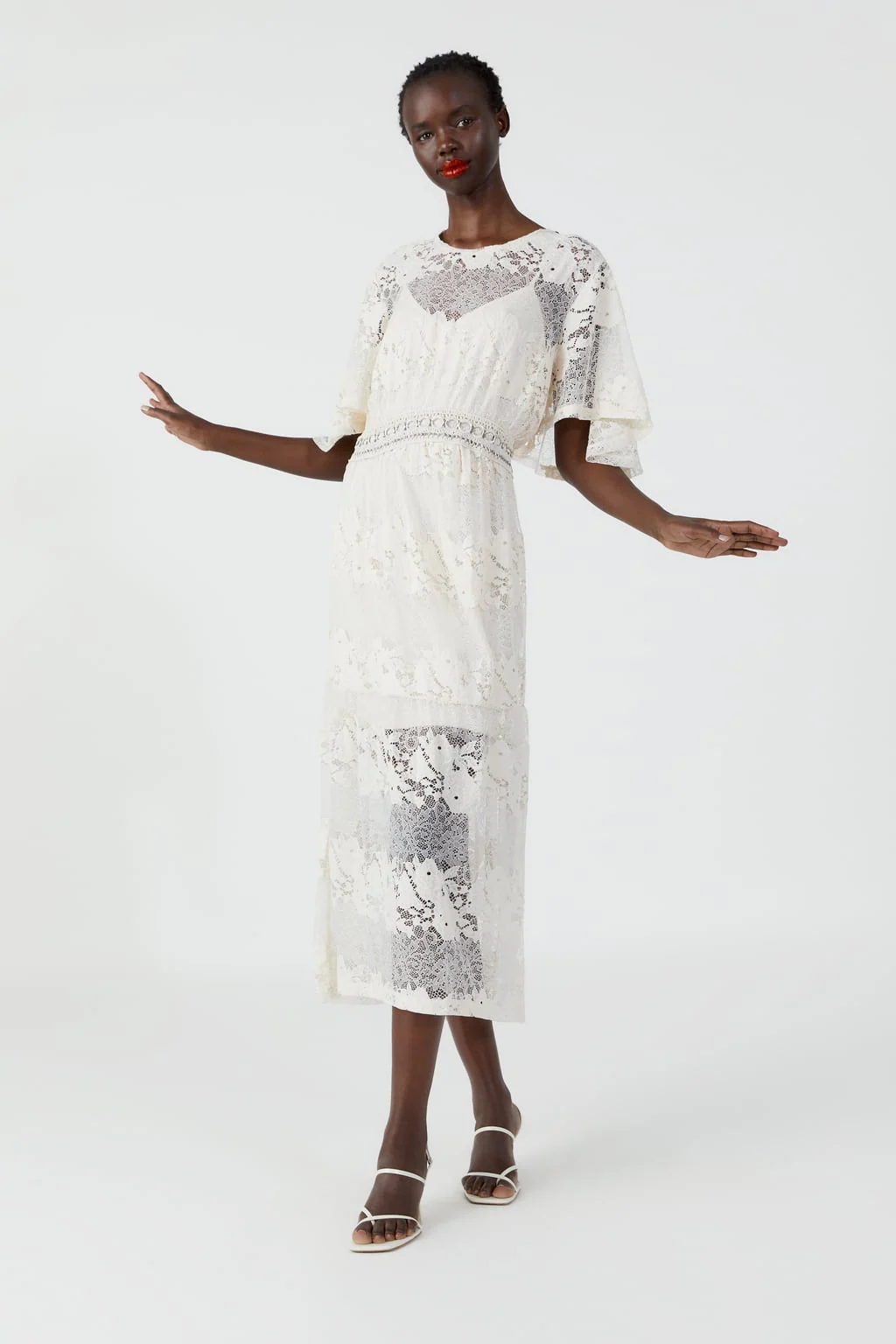 Fotos: La nueva colección de Zara tiene un vestido blanco para cada ocasión Mujer Hoy