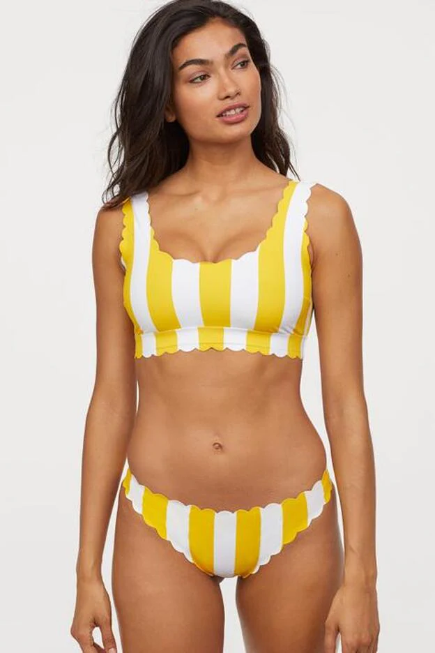 Bikini de H&M con top y braguita de rayas amarillas y blancas.