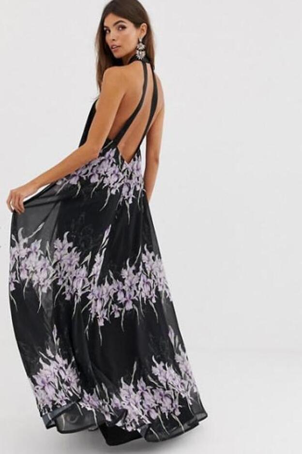 Vestido largo con diseño trapezoidal y cuello halter en un diseño floral lineal de Asos, 70,99 euros.