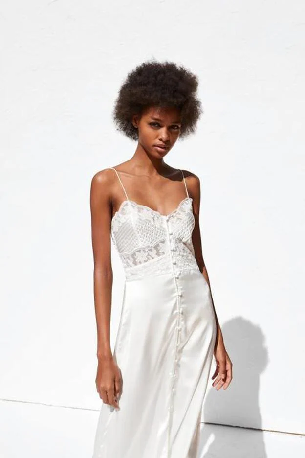 Zara vuelve a causar furor en su tienda online con un vestido de novia, esta vez de tipo lencero.
