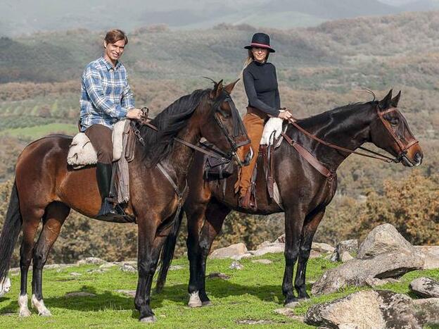 Astrid y Carlos Baute en uno de sus paseos a caballo.