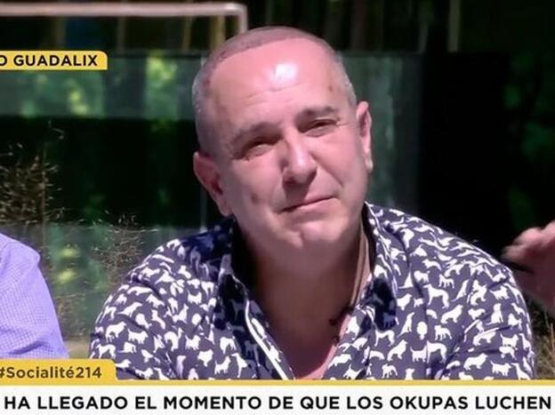 Víctor Sandoval, roto al narrar su drama en 'Sálvame Okupa'. Pincha sobre la fotyo para ver los famosos que, como él, se han injertado pelo./telecinco.